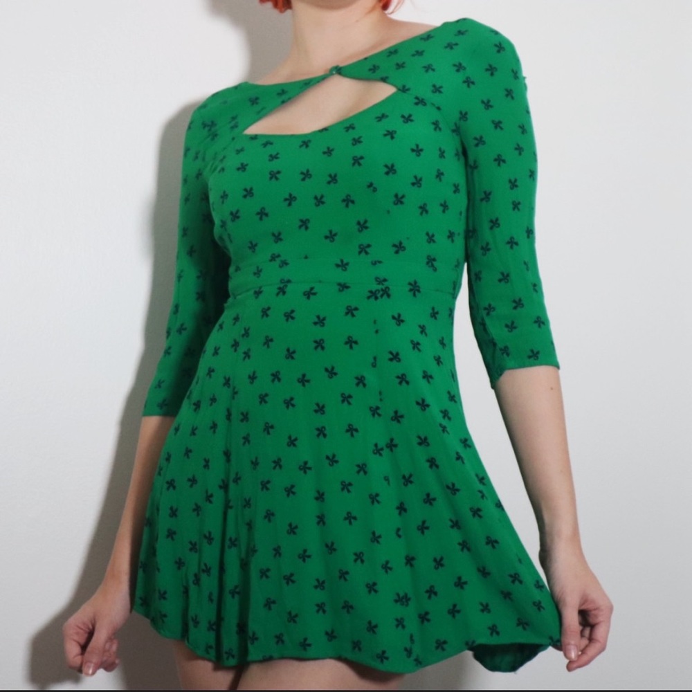 Cooperative / Urban Outfitters - Green Cut-Out Bow Print Mini-Dress